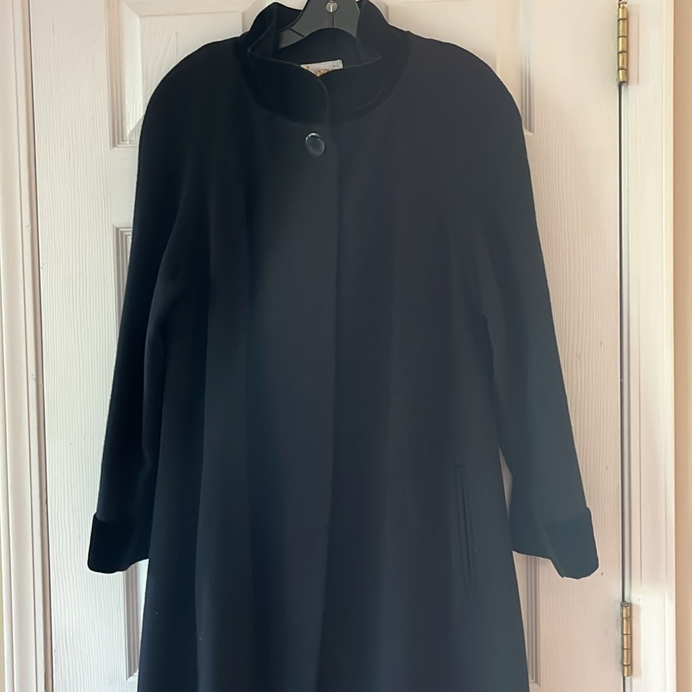 Gorgeous vintage wool blend blk coat sz 10 velvet collar and coff - Picture 2 of 5